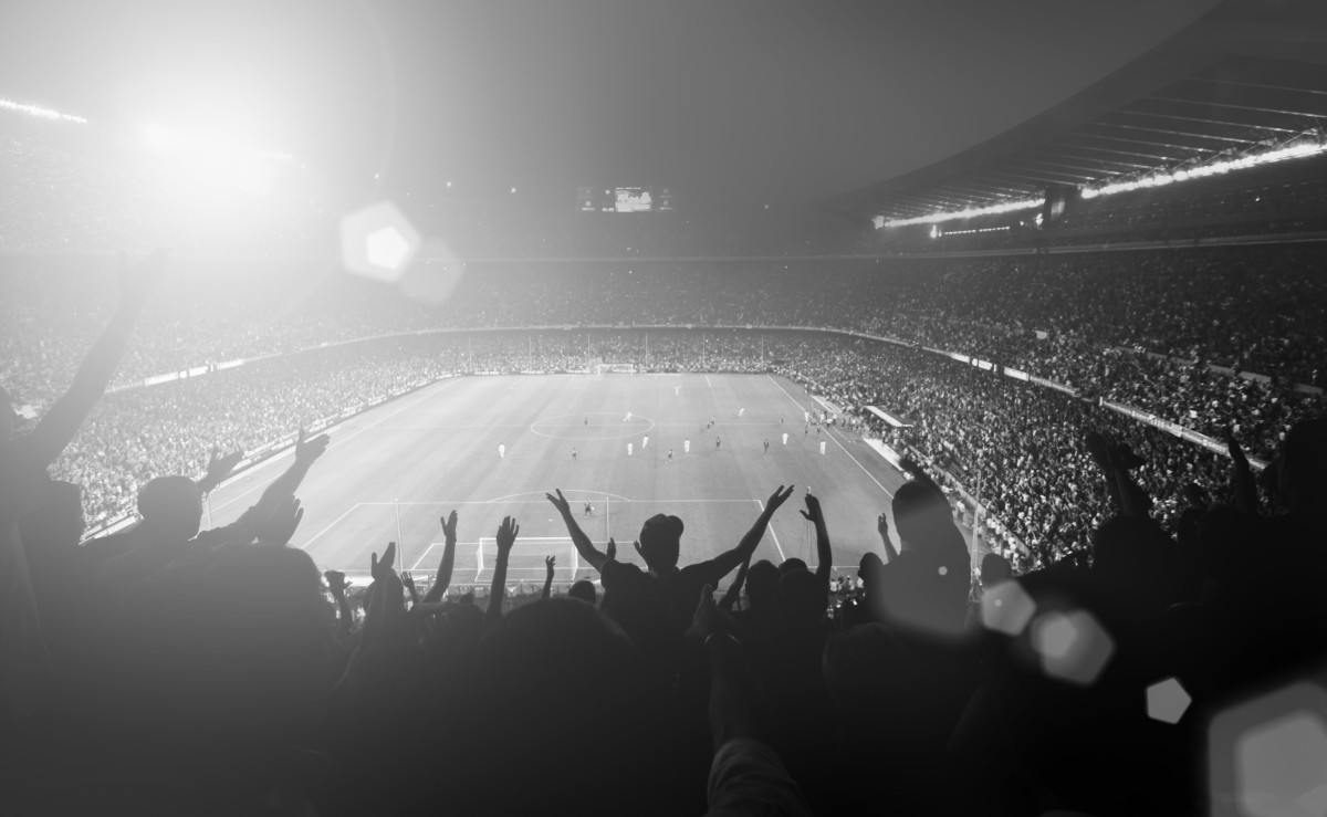Черный стадион. Черно белый стадион. Стадион футбольный черно белый. Футбольный стадион чб. Футбольные стадионы в черно белом стиле.
